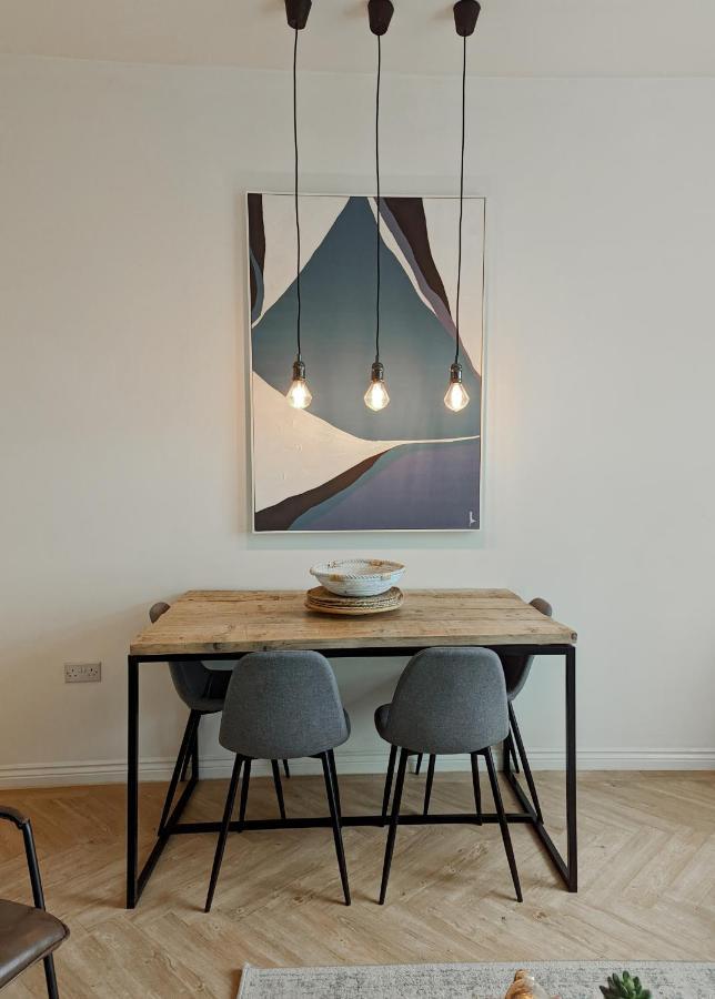 Spacious, Mid-Century 1 Bedroom Apartment Quedgeley Экстерьер фото